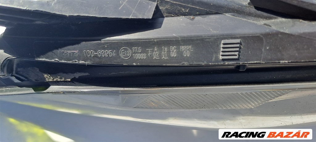 Nissan GT-R jobb oldali lámpa sérült 10063954 8. kép