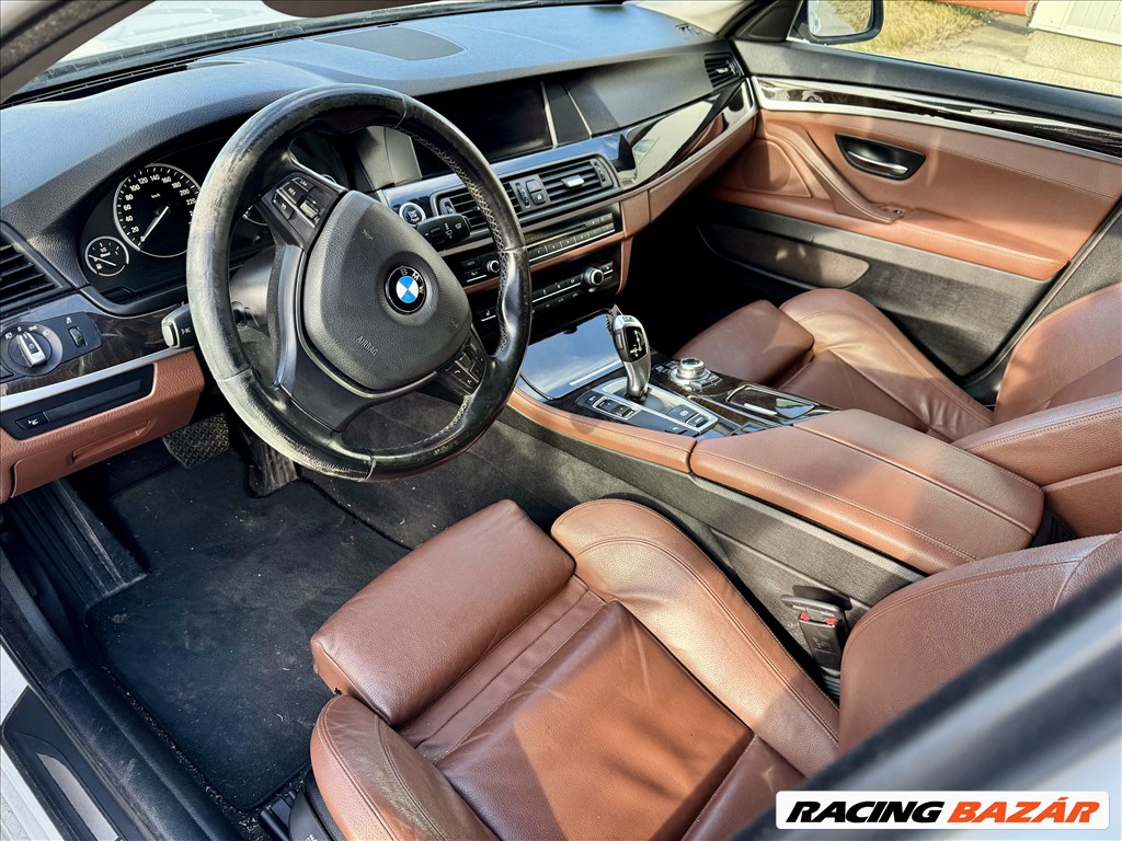 BMW 520d F11 184Le Bontás Vonóhorog HUD Mogyoró  9. kép