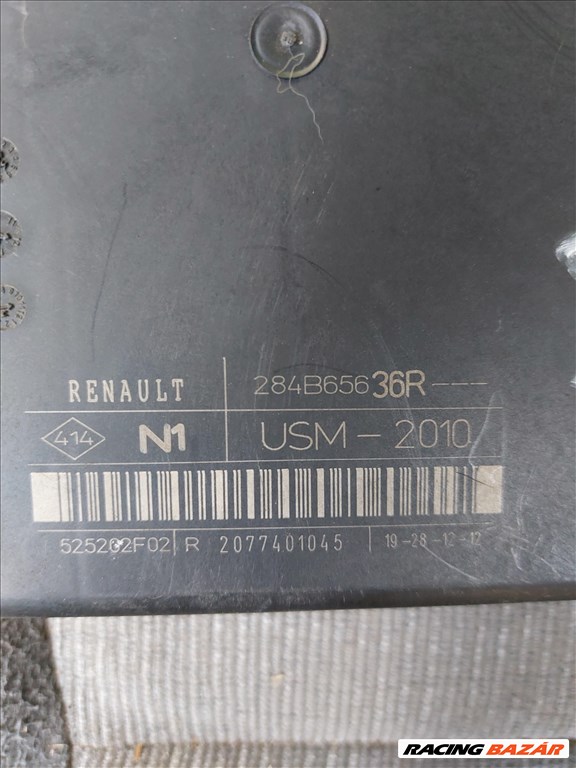 Renault LAguna III motortéri biztosítéktábla  284b65636r 2. kép