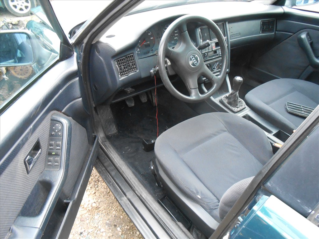 AUDI 80 B4 LÉPCSŐS HÁTÚ (8C2) 1.9 TDI bal hátsó zárszerkezet 4. kép