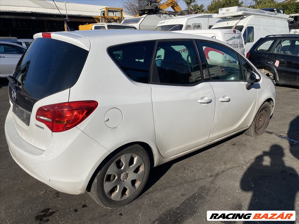 Opel Meriva B Ajtó lökhárító lámpa sárvédő motorháztető karosszéria alkatrészek  4. kép