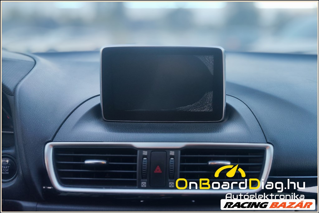 Mazda 3 2014-20106 navigáció kijelző javítás. 2. kép