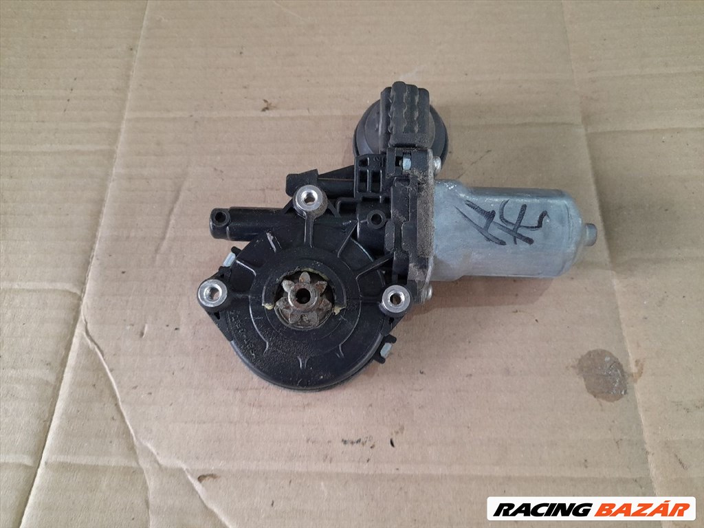 Toyota RAV4 (XA30) 2.0 VVT-I Jobb hátsó Ablakemelő Motor 8572035140 1. kép