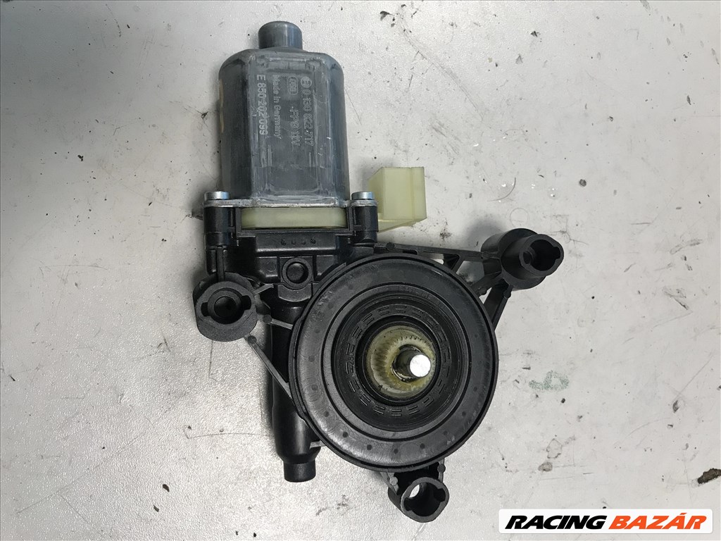 Skoda Octavia III bal első ablakemelő motor 5q0959801b 2. kép