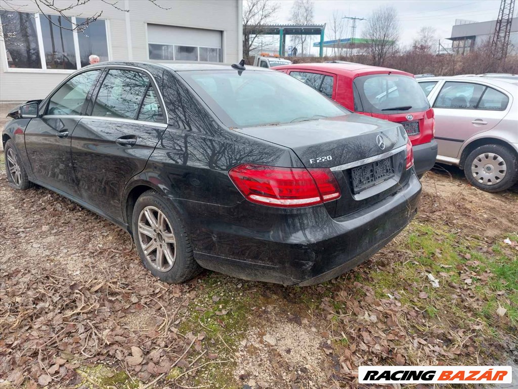 Mercedes E 220 bontott alkatrészei 1. kép