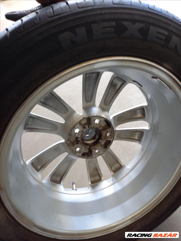  Hyundai Ix35 5x114.3 lyukosztású 18" újszerű (gyári felni) alufelni, rajta 225/55 haszn Nexen sxx1 4. kép