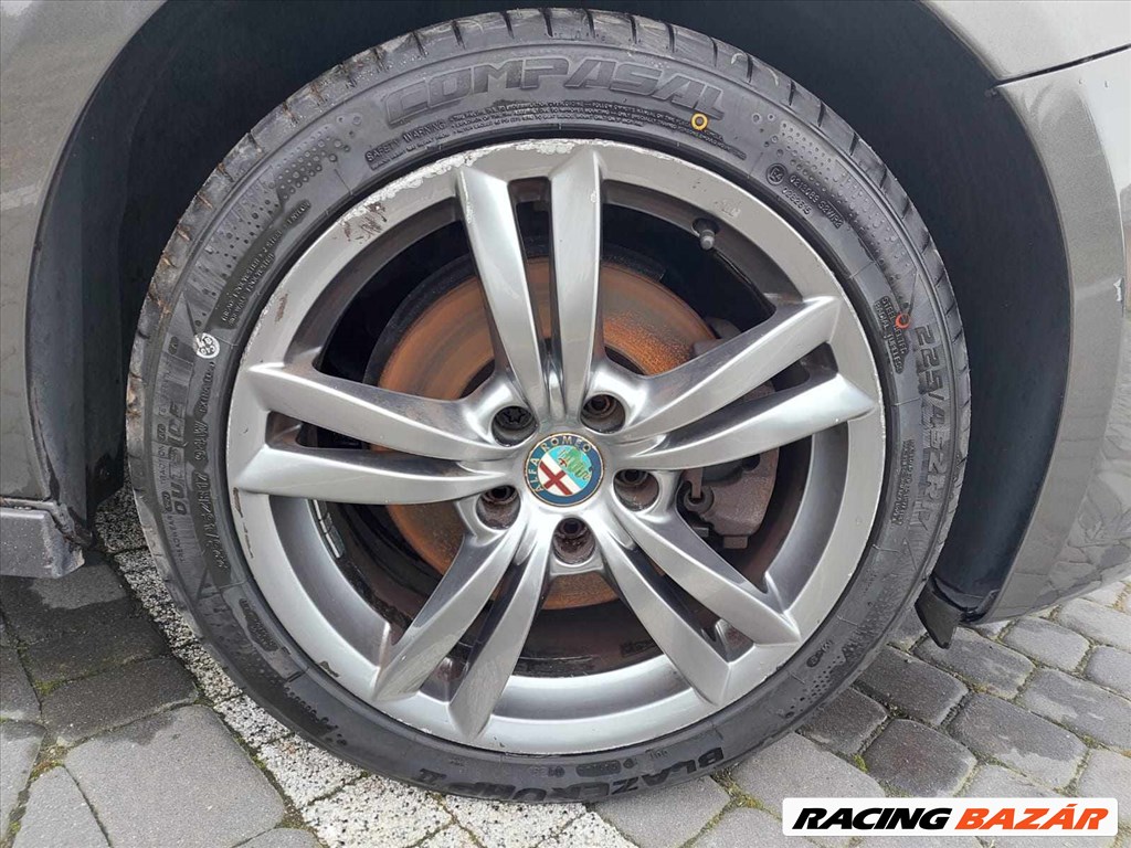  Alfa Romeo Giulietta 5x112 17" használt alufelni, 225/45 használt Royal Black nyári gumi gumi  3. kép