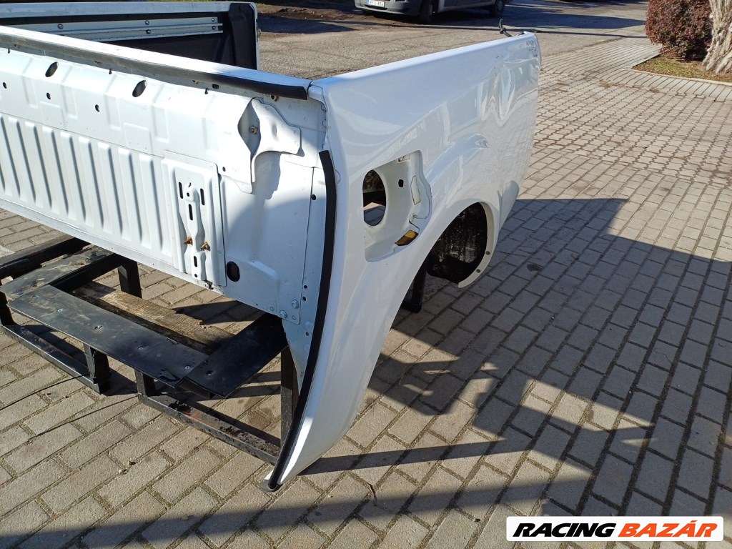 Nissan Navara (D23) bal hátsó sárvédõ 2. kép