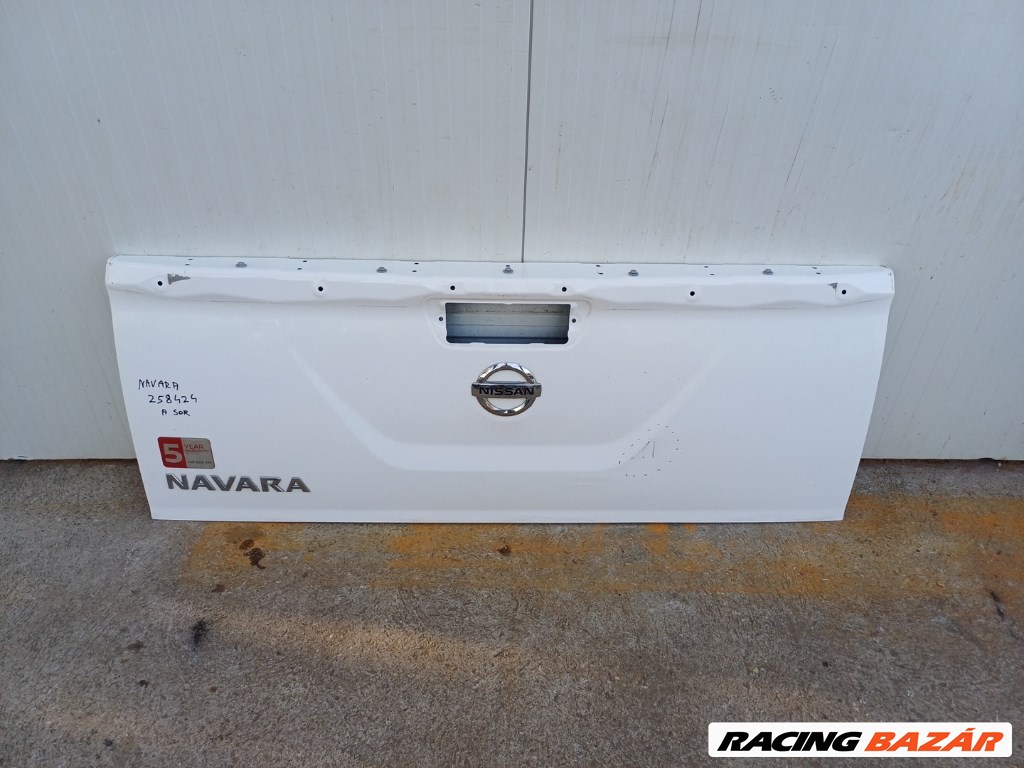Nissan Navara (D23) csomagtérajtó 1. kép