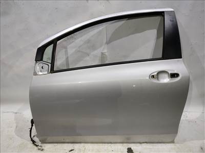 166610 Toyota Yaris II. 2006-2011 ezüst színű 3 ajtós bal ajtó