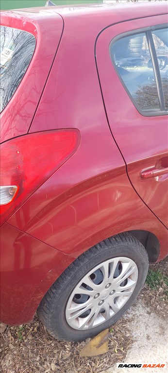 Hyundai I20 hátsó negyed. Jobb,bal oldal. 1. kép
