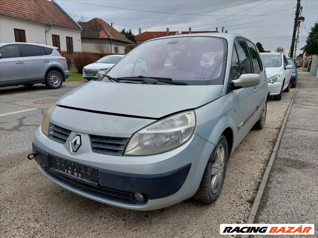 Renault Scénic II bontott alkatrészei 1. kép