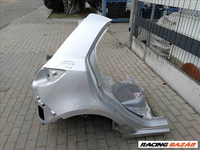 Mazda 2 (DE) jobb hátsó negyed