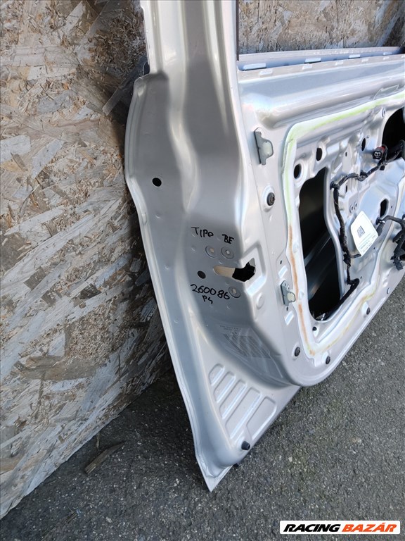 175947 Fiat Tipo 2015- jobb első ezüst színű ajtó, a képen látható sérüléssel!!!!! 6. kép
