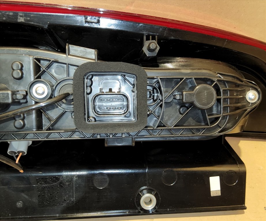 Fiat Doblo 2009-2015, Opel Combo D jobb hátsó lámpa, kettényíló hátsó ajtós kivitelhez 51810673  MagnetiMarelli 4. kép