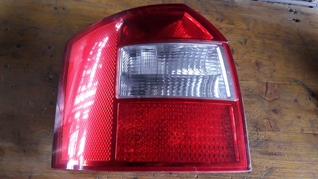 Audi A4 B6 Bal Hátsó Lámpa 8E9 945 257 1. kép
