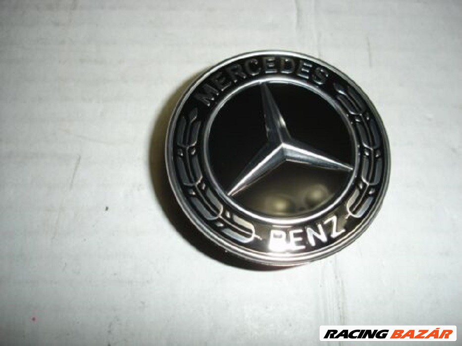 Mercedes C-osztály W205 géptető embléma  0008173305 1. kép