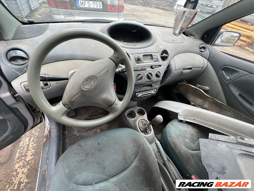 Toyota Yaris -1SZ-  bontott alkatrészei 3. kép