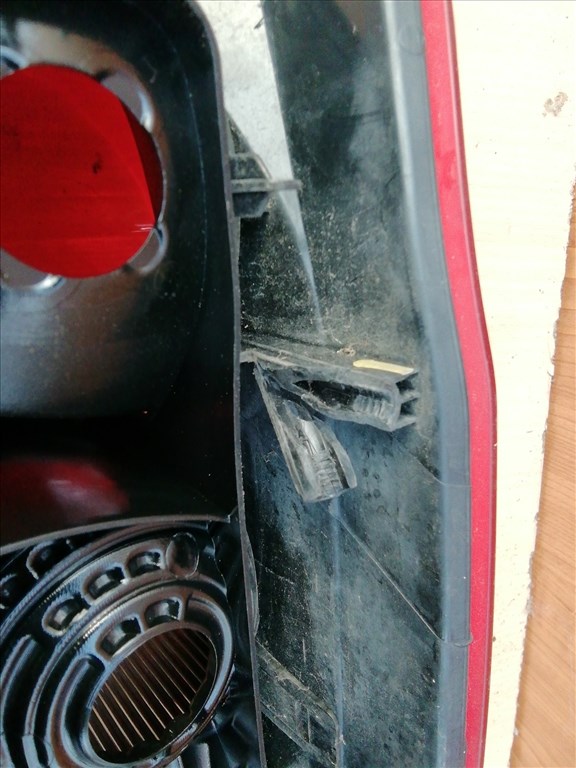 158545 Fiat Fiorino , Qubo, Citroen Nemo jobb hátsó lámpa, a képen látható sérüléssel, izzófoglalat nélkül!!!!! 3. kép