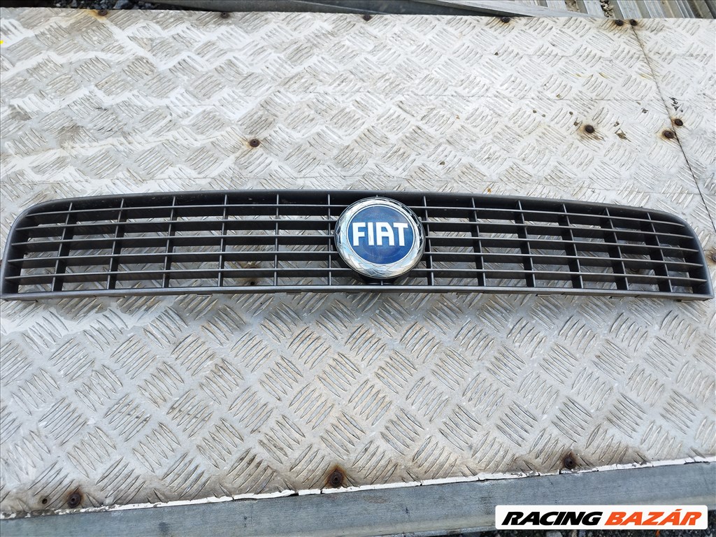 Fiat Grande Punto diszracs emblemaval eladó  1. kép