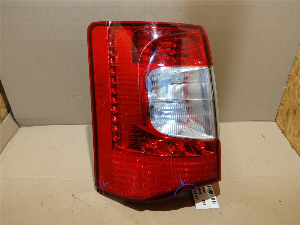 87885 Lancia Voyager 2011-2015 Bal hátsó lámpa a képen látható sérüléssel 05182533AF 1. kép