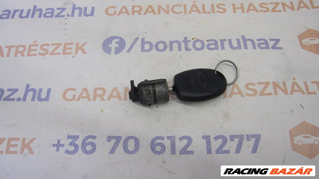 Ford Fiesta MK6 Eladó gyári, bontott tankajtó zár kulcsal  1. kép