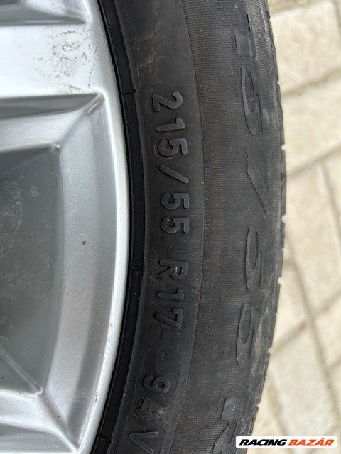  17" újszerű (gyári felni) alufelni, rajta 215/55 újszerű Pirelli gumi  5. kép