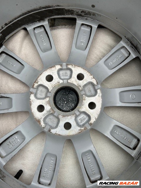  17" újszerű (gyári felni) alufelni, rajta 215/55 újszerű Pirelli gumi  8. kép