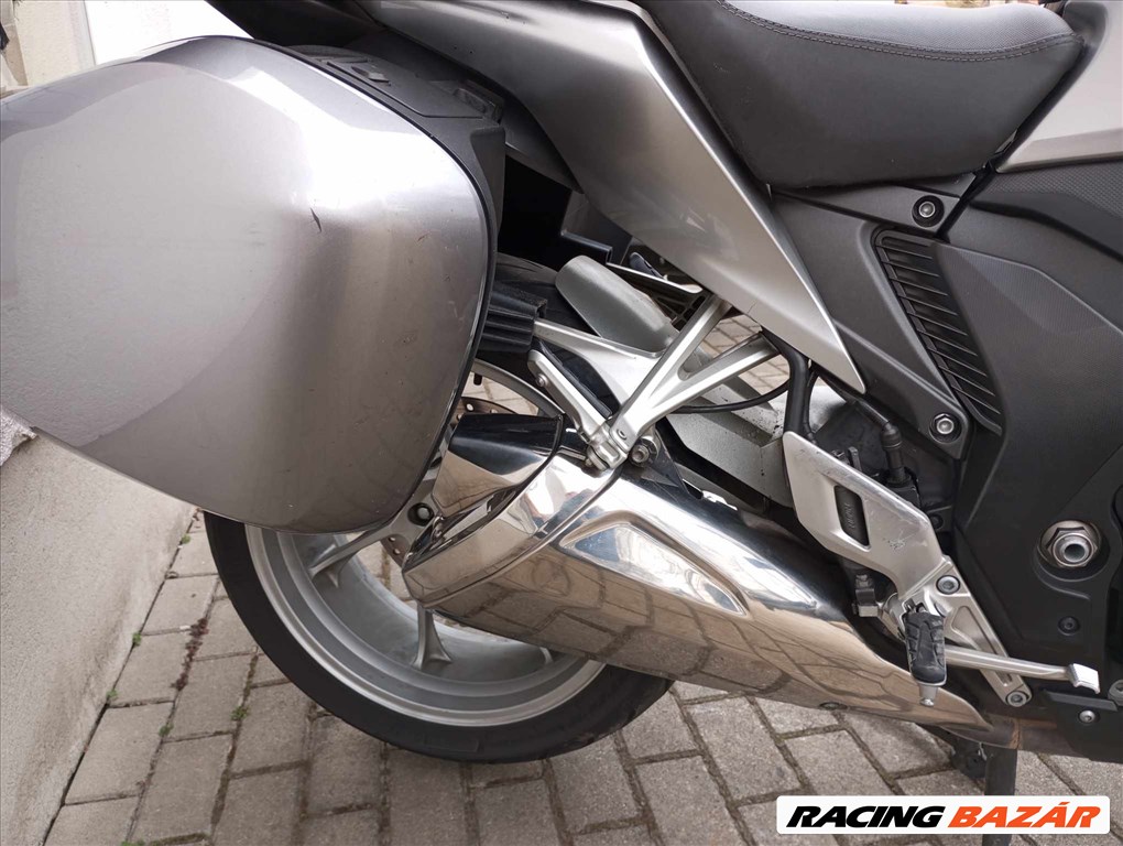 Honda VFR1200F '10 (bizományos) 8. kép