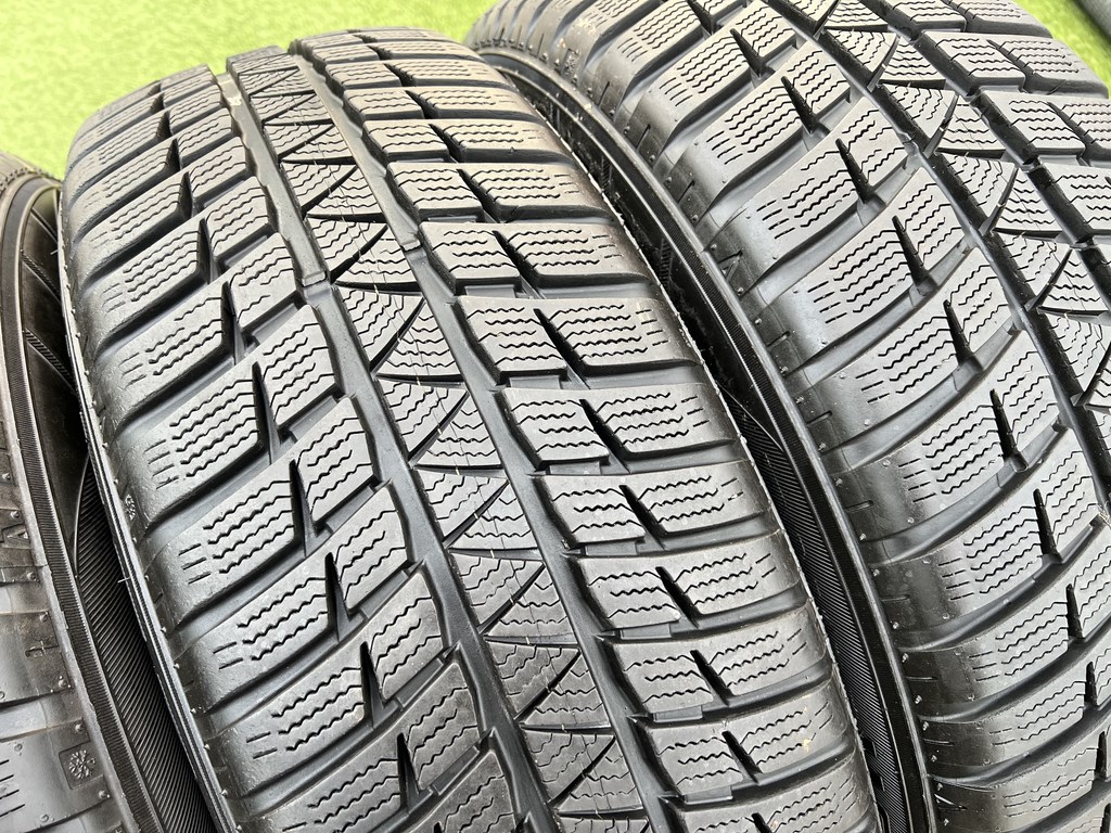 215/60 R17 Falken HS449 Eurowinter téli gumi 8mm 3. kép