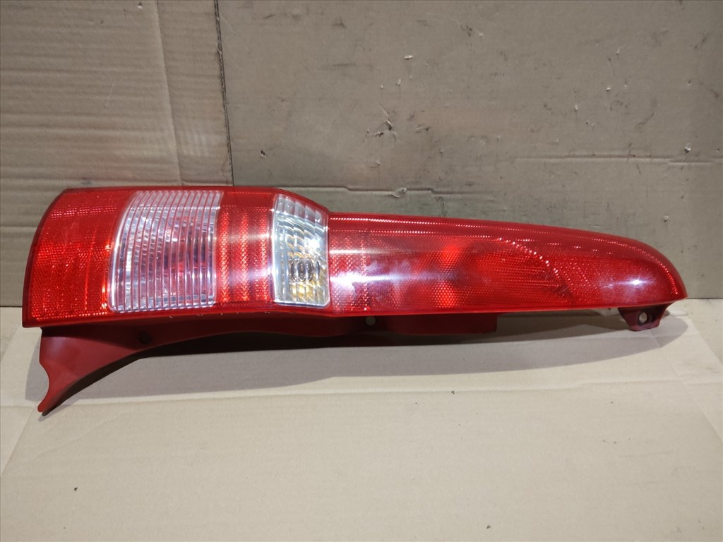 166554 Fiat Panda 2003-2012 piros szélű, bal hátsó lámpa 51705459 1. kép