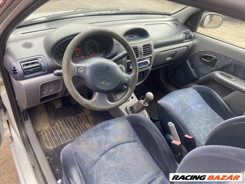 Renault Clio II 1.4i bontott alkatrészei 3. kép