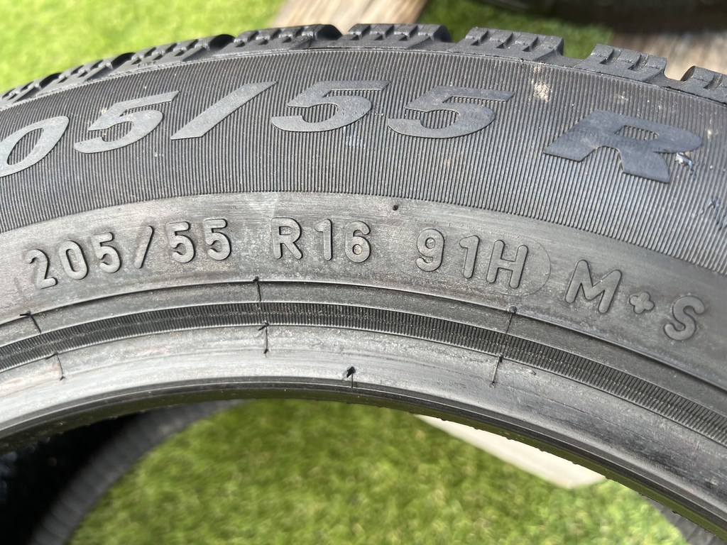 205/55 R16 Pirelli SnowControl 3 téli gumi 8mm 6. kép