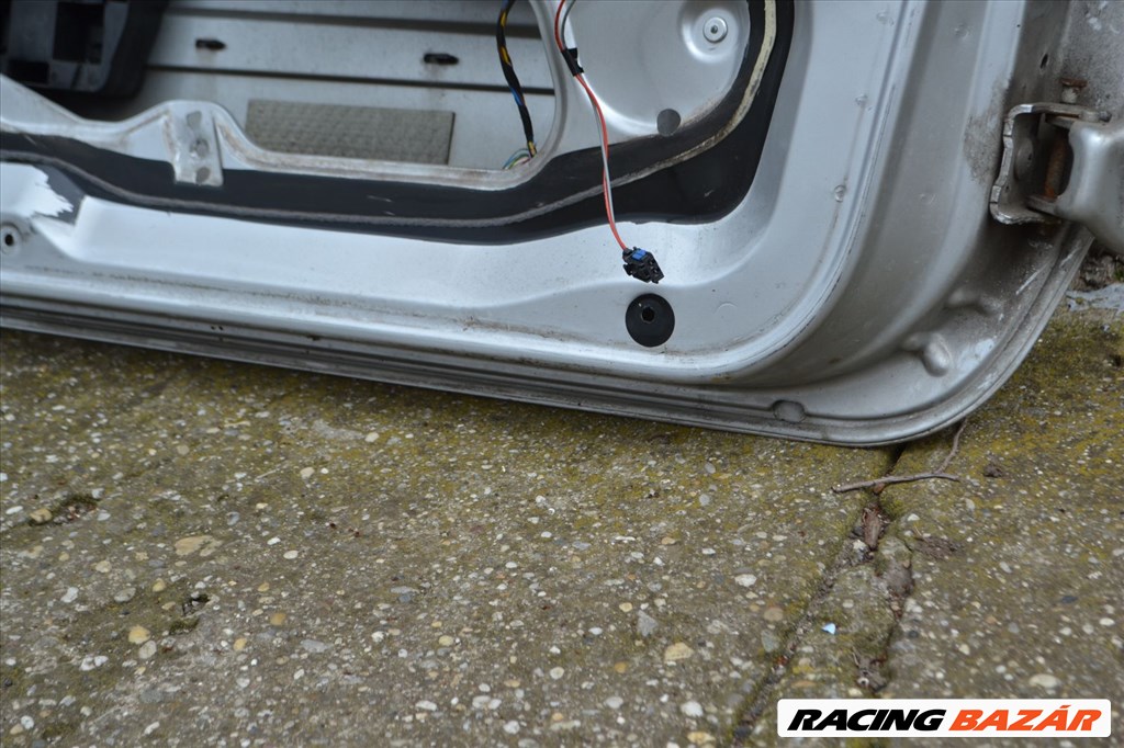 Peugeot 307 bal első ajtó! Színkód: EZR  7. kép