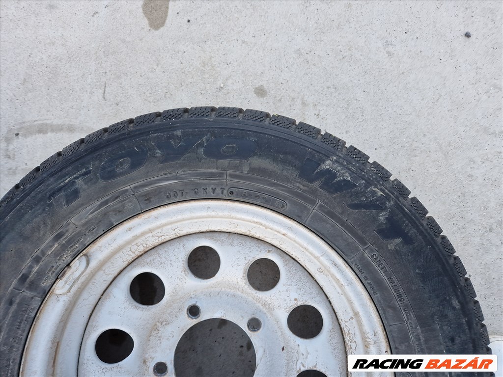  5x139.7 lyukosztású Suzuki 15” os lemezfelni 205/70 Toyo téligumikkal 2. kép