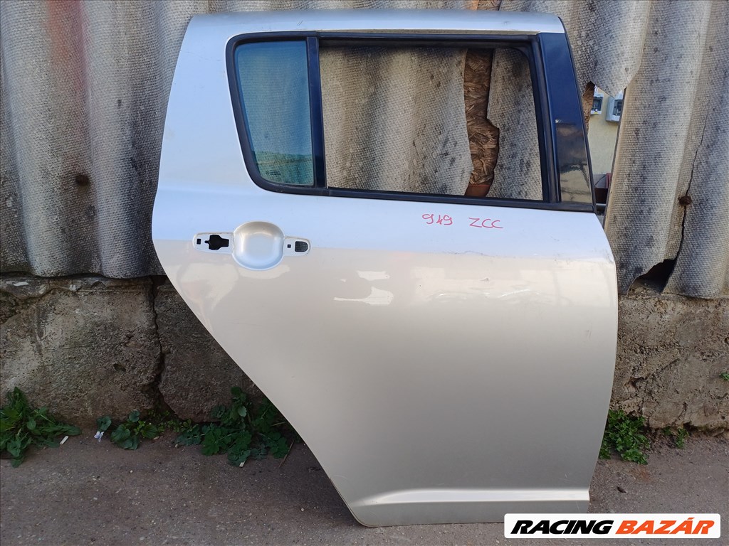 Suzuki Swift V jobb hátsó ajtó színkód: ZCC 1. kép