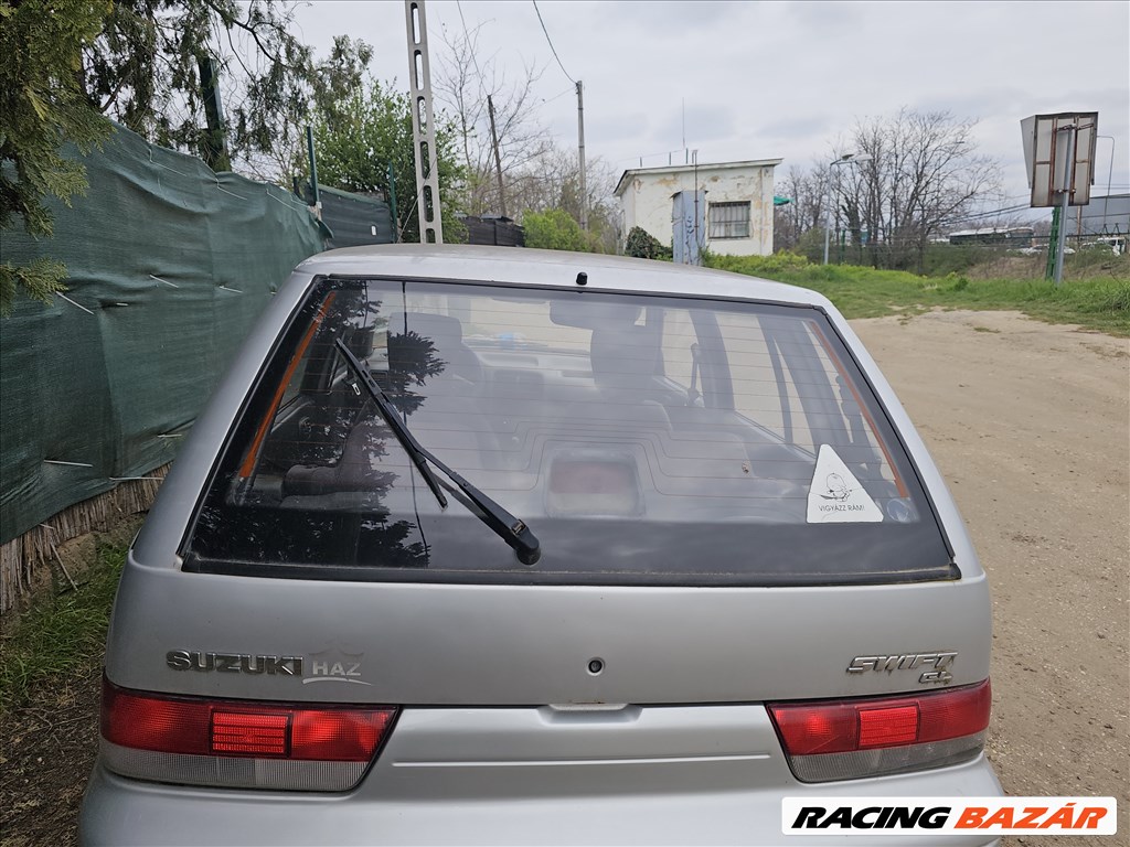 Suzuki Swift III Csomagtér ajtó Csomagtérajtó szürke  1. kép