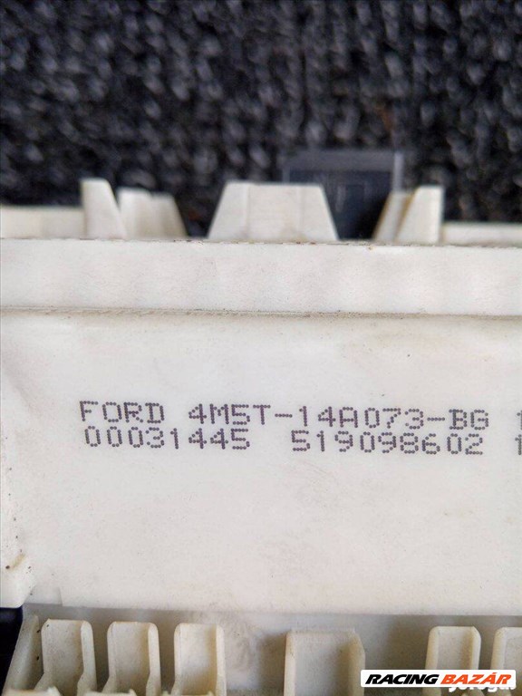 Ford Focus Mk2 biztosítéktábla  4m5t14a073bg 2. kép