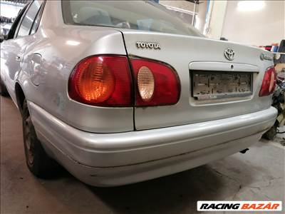 Toyota Corolla (E110) Bal hátsó belső lámpa 