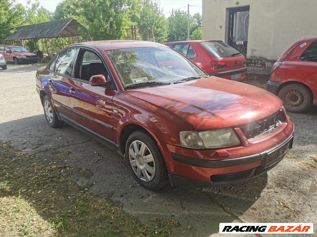 Volkswagen Passat B5 1.6 motorháztető  3. kép