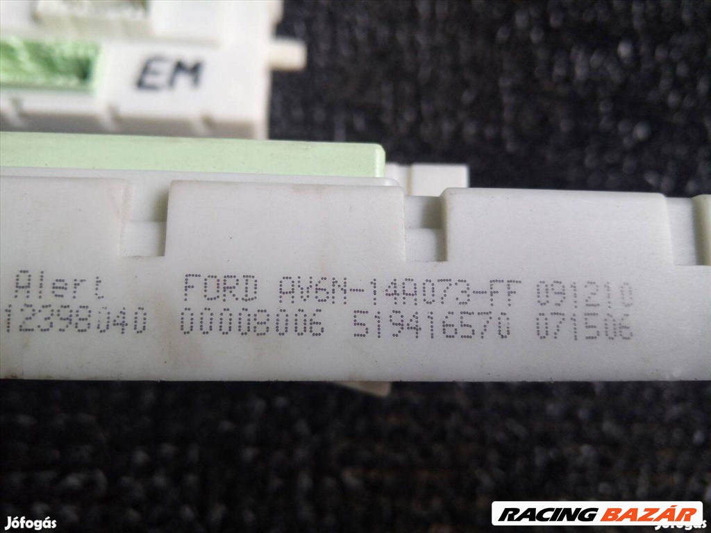 Ford Focus Mk3 biztosítéktábla  av6n14a073ff 2. kép
