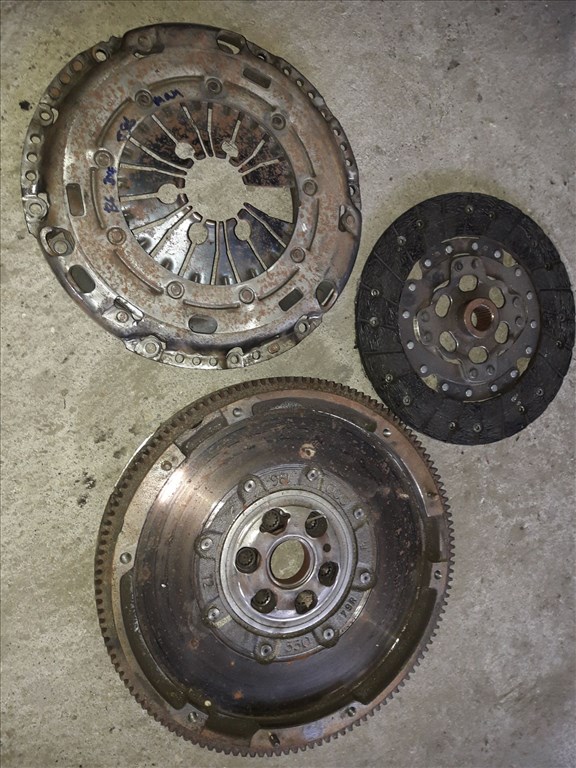 Volkswagen Passat B6 Kuplung Szett + Kettőstömegű Lendkerék 3082 001 409 2. kép