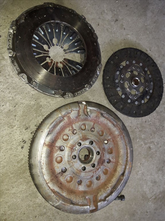 Volkswagen Passat B6 Kuplung Szett + Kettőstömegű Lendkerék 3082 001 409 3. kép