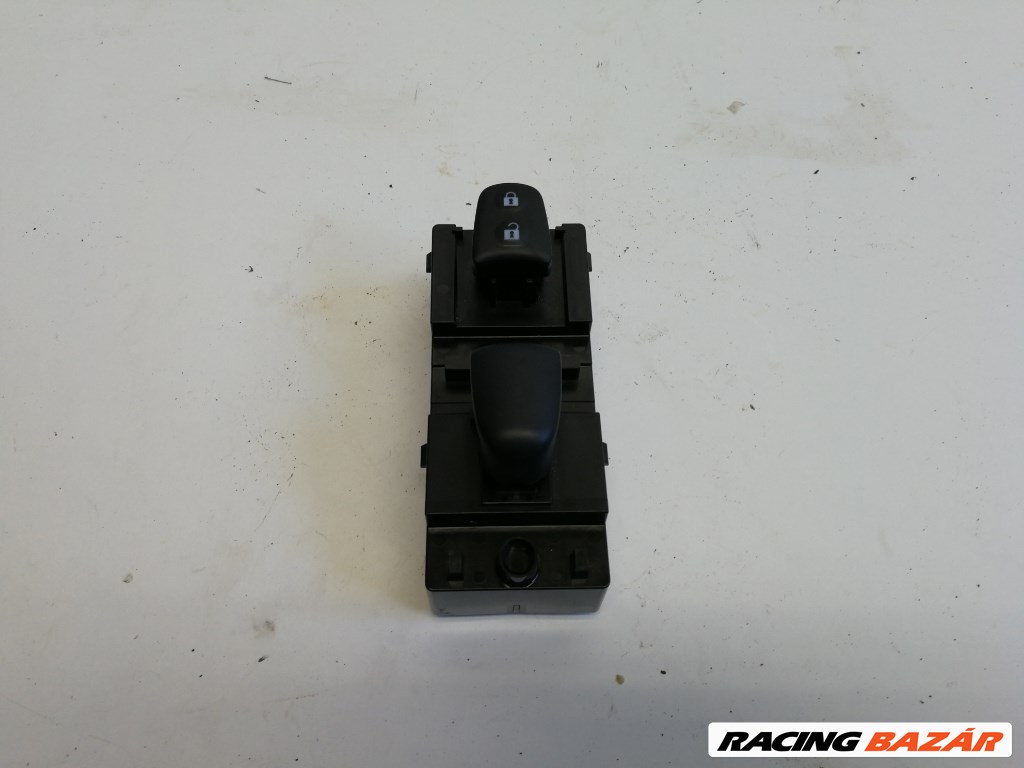 Nissan Leaf (ZE1) jobb elsõ ablakemelõ kapcsoló 254115SA0A 1. kép