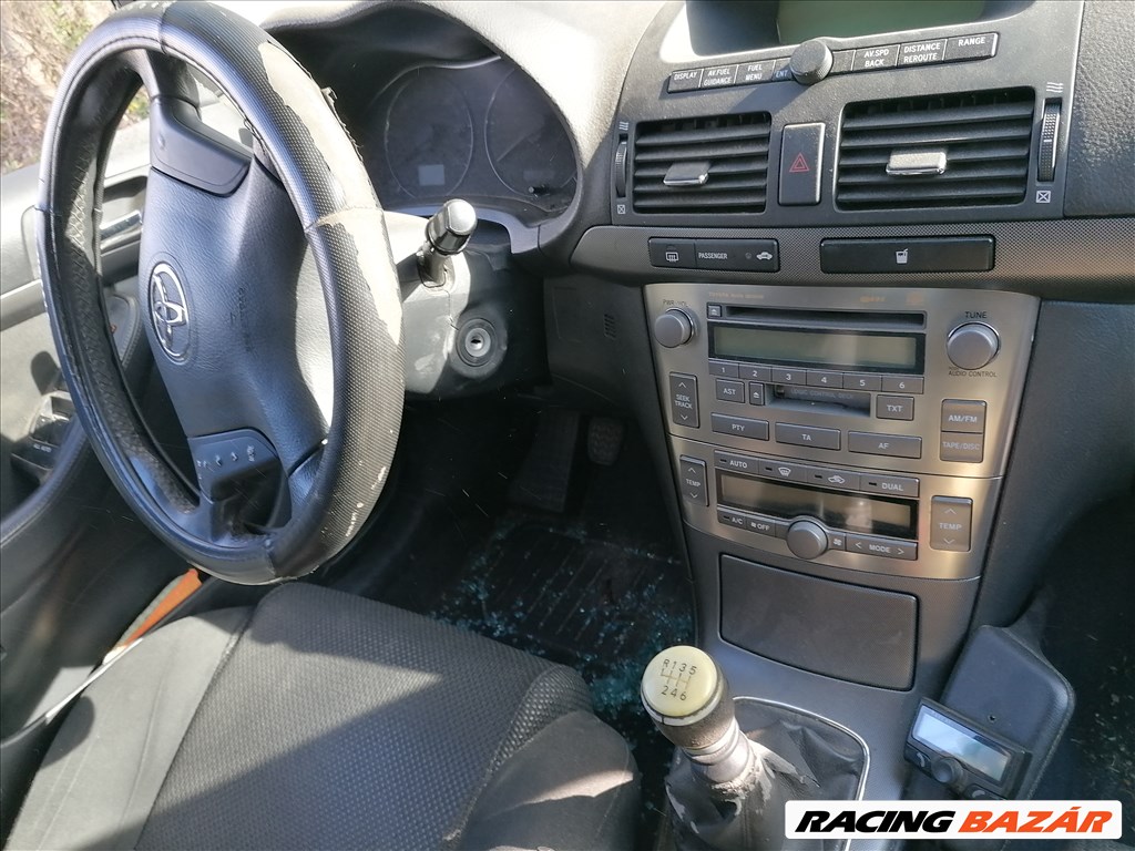 Toyota Avensis (T250) bontott alkatrészei 7. kép