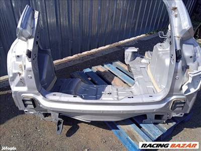 Ford Focus Mk3 jobb hátsó negyed