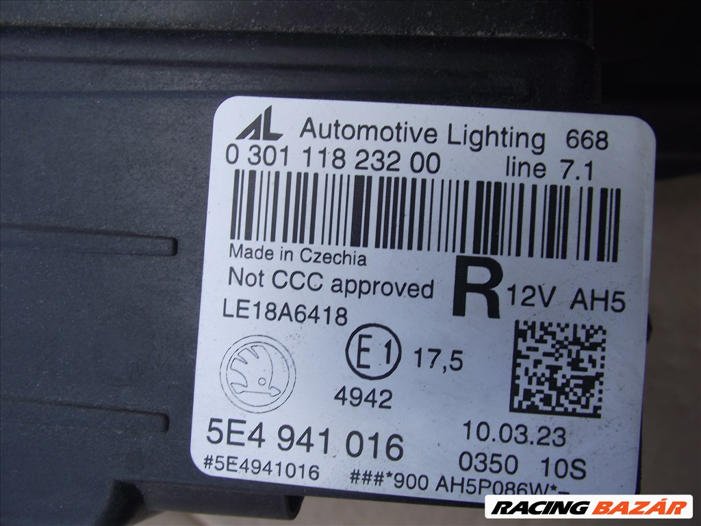 Skoda Octavia 4 jobb első LED fényszóró 5E4941016 3. kép