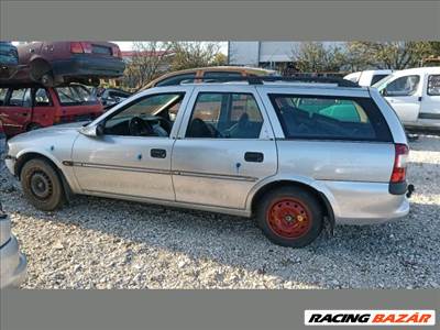 Opel Vectra B bontott alkatrészei (23/58)