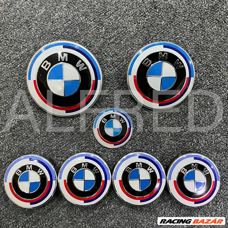 BMW Jubíleumi csomag (embléma szett, felnikupak szett, kormányközép) 1. kép