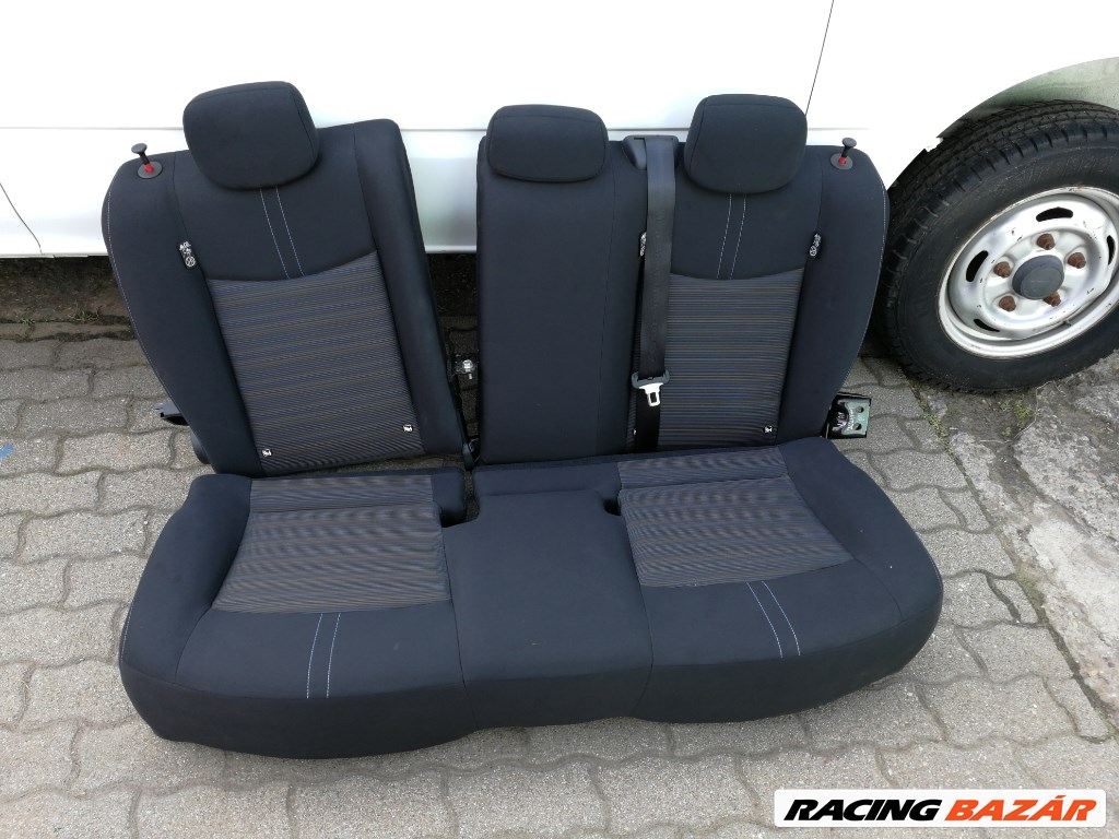 Nissan Leaf (ZE1) hátsó ülés 1. kép